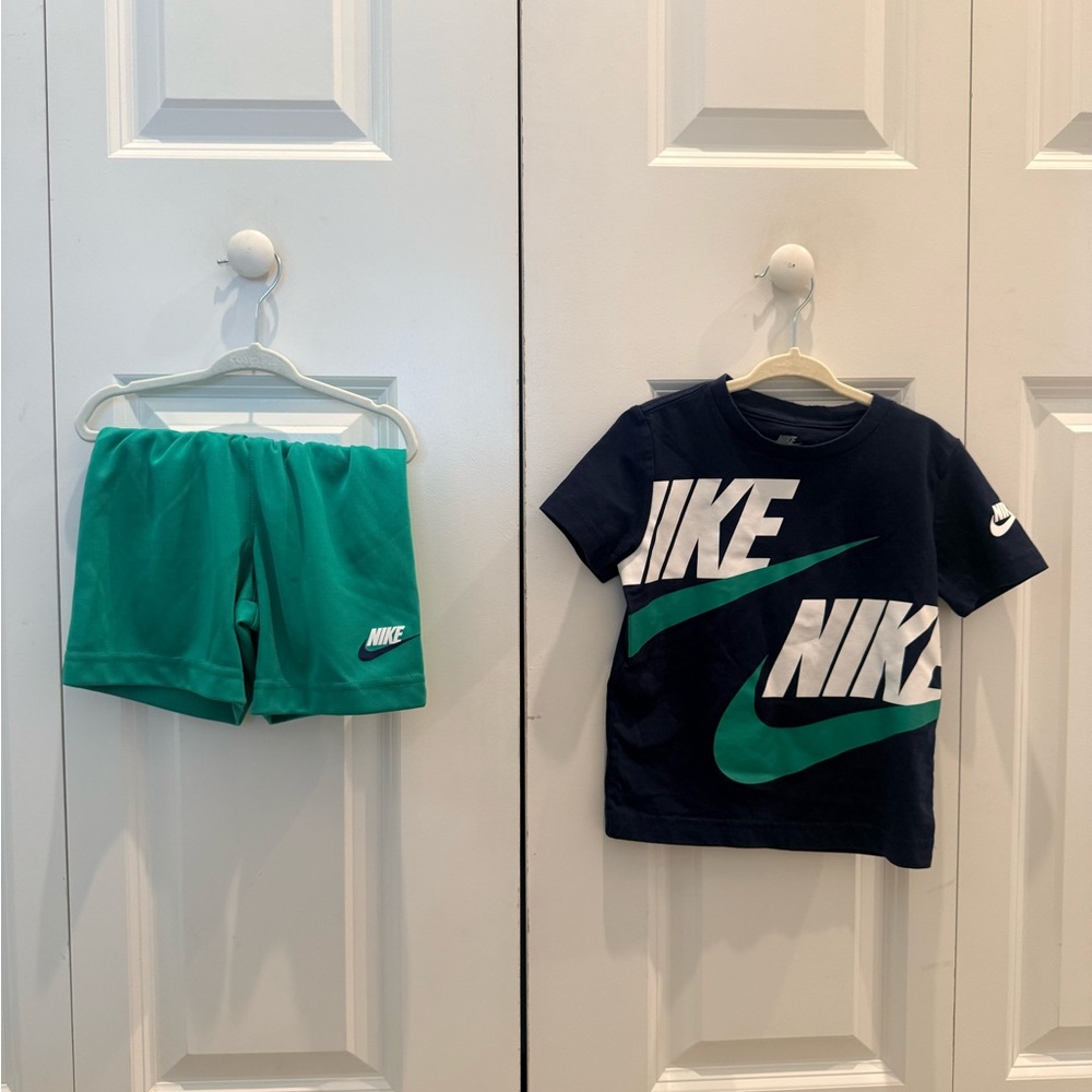 Nike Navy and White with green SET 3t